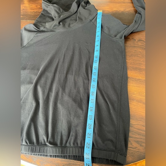 Lululemon Pullover Top Women's 4 Relaxed Black Thumbholes Cowl Neck Rulu Soft - Picture 6 of 8